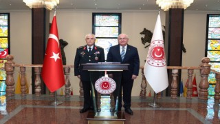 Bakan Güler emekliye ayrılan Jandarma Genel Komutanı Orgeneral Çetini kabul etti