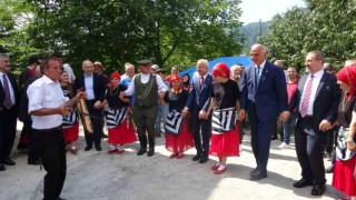 Bakanlar Uraloğlu ve Ersoy, Trabzondaki turizm noktalarını inceledi, vatandaşlarla horon oynadı