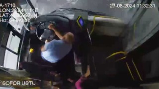 Bakırköyde tırın devrilme anı otobüs kamerasında