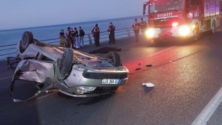 Balıkesirde gençlerin gece eğlencesi sonrası kaza: 1 ölü, 4 yaralı