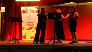 Balıkesirin dört bir yanında konser coşkusu yaşandı