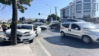 Başakşehirde iki aracın karıştığı kazada 1i ağır 4 kişi yaralandı