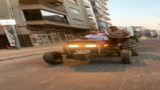 Başka Kaya traktörüyle ilçe sokaklarında gezdi