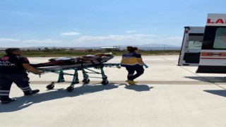 Başkalede tedavi gören 94 yaşındaki hasta helikopter ambulansla Vana sevk edildi