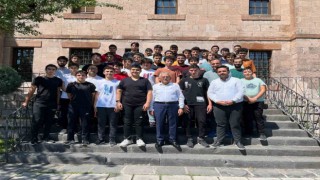 Başkan Büyükkılıç; Talas Gençlik Merkezinde öğrencilerle buluştu
