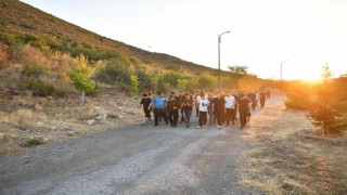 Başkan Büyükkılıçtan Talas Gençlik Merkezi öğrencileriyle Ali Dağında sabah sporu