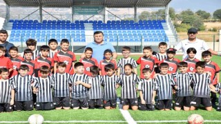 Başkan Koca, futbol okulunun minik futbolcularıyla bir araya geldi