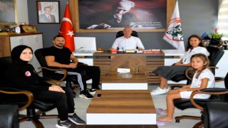 Başkan Kumral, Türkiyeyi temsil edecek Mukaddesi İspanyaya uğurladı