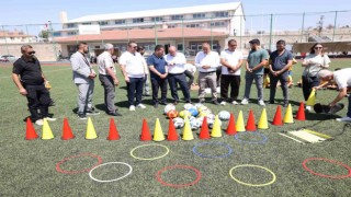 Başkan Metin sözünü tuttu: Çocuklar antrenman malzemelerine ve formalarına kavuştu
