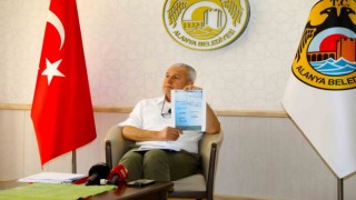 Başkan Özçelikten esnafa çağrı: “Ruhsatınızı alın”