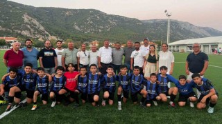 Başkan Pütün dostluk maçı yapan gençleri yalnız bırakmadı