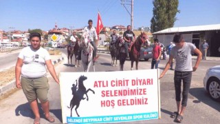 Başkan Zeyrek ilçe girişinde atlı birliklerle karşılandı