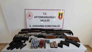 Baskın yapılan evden MP 5 çıktı