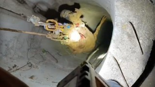 Batmanda su kuyusuna düşen inek halatlı makarayla kurtarıldı