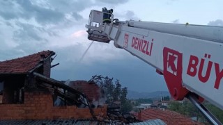 Belediye müdürünün evine yıldırım düştü