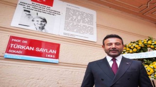 Beşiktaşta Türkan Saylanın adının verildiği sokağa resmi tabela asıldı