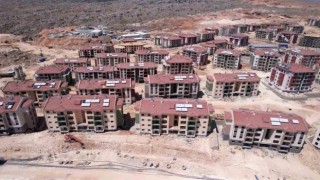Besnide kalıcı deprem konutları teslim edilmeye başlandı