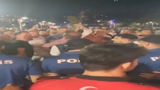 Beykoz Belediyesinin konserinde sanatçı Suavi protesto edildi