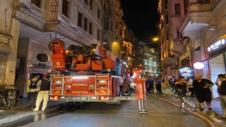 Beyoğlunda 9 katlı otelin bodrum katında korkutan yangın