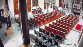 Beyoğlunda bir kiliseden hırsızlık kamerada