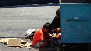 Beyoğlunda turistlerden aldığı parayı döviz bürosunda bozduran dilenci yakalandı