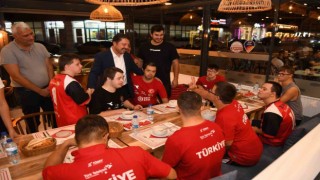 Beypazarı Belediye Başkanı Kasap, gümüş madalya kazanan sporcular ile bir araya geldi