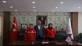 Bileciki temsil eden başarılı sporcuları ağırladı