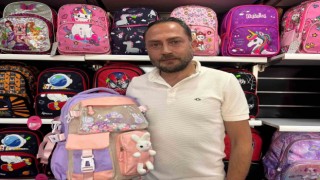 Bilecikli çanta satıcısı velileri okul çantası konusunda uyardı