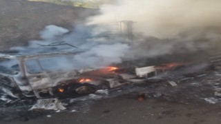 Bilecikte seyir halindeki tır alev alev yandı