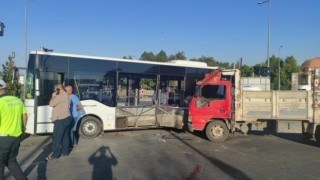 Bingölde 5 kişinin yaralandığı kaza otobüs kamerasına yansıdı