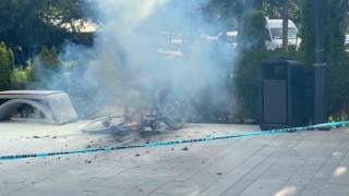 Bisikletin üzerindeki akü patladı: Çocuğun imdadına polis yetişti