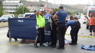 Bisikletle yolun karşısına geçerken otomobilin çarptığı kadın hayatını kaybetti