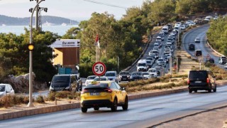 Bodruma 24 saatte giriş yapan 20 bin araç trafiği kilitledi