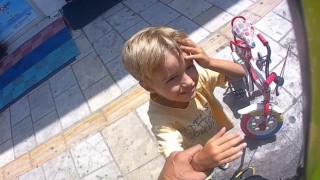 Bodrumda güldüren diyalog: Kask takmayan çocuğa çizgi film yasağı