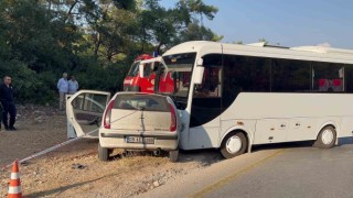 Bodrumda otomobil ile minibüs kafa kafaya çarpıştı: 1 ölü, 1 yaralı