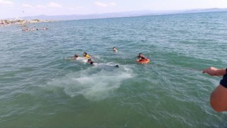 Boğulma tehlikesi geçiren çocuğu Sahil Güvenlik kurtardı