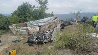 Bolu Dağı Geçişinde feci kaza: Tır otomobili sürükleyerek devrildi, 2si ölü 2 yaralı