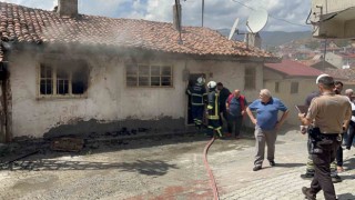 Boş evde çıkan yangın paniğe sebep oldu