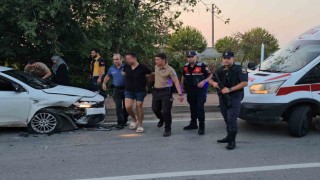 Boşanma aşamasındaki eşini ayaklarından vurdu, kaçarken polis aracına çarptı