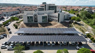 Bu hastane tükettiğinin iki katı enerji üretiyor