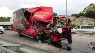 Burdur-Antalya kara yolunda kamyona arkadan çarpan kamyonetteki yolcu hayatını kaybetti