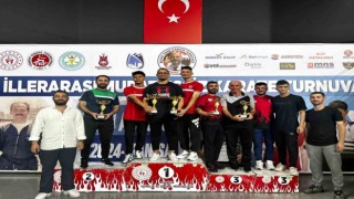 Bursa Büyükşehir Belediyesporlu karateciler Manisada 23 madalya kazandı