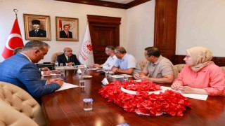Bursa Valisi Demirtaş zincir market temsilcileriyle görüştü