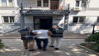 Bursada azılı dolandırıcı, parkta otururken yakalandı