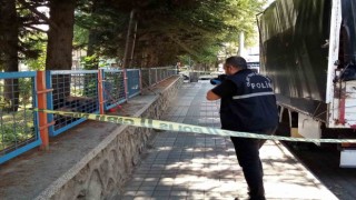 Bursada bir genç okul duvarının üzerinde ölü bulundu