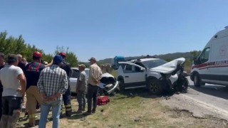 Bursada iki otomobil kafa kafaya çarpıştı: 5 yaralı