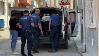 Bursada kazalı şekilde park halinde bekleyen araçtan çıkanlar polisi bile şaşırttı