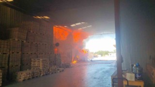 Bursada kereste fabrikası alevlere teslim oldu