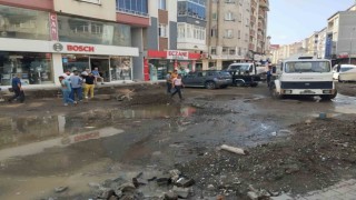 Cadde göle döndü
