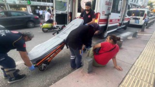 Cadde ortasında doğumu başlayan hamile kadının imdadına sağlıkçılar yetişti